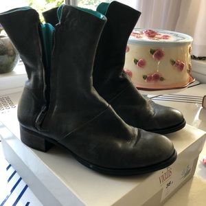 Vailis Leather Boots